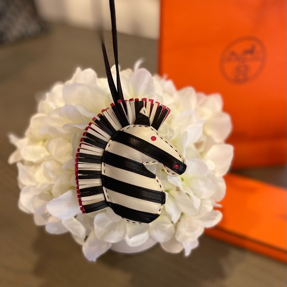 Hermes Charm - Picture 5 of 10